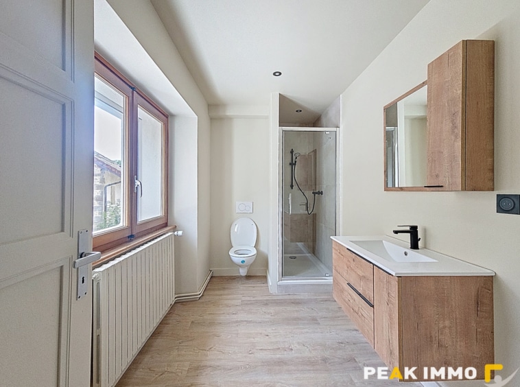 BONNE- Maison de Village entièrement rénovée