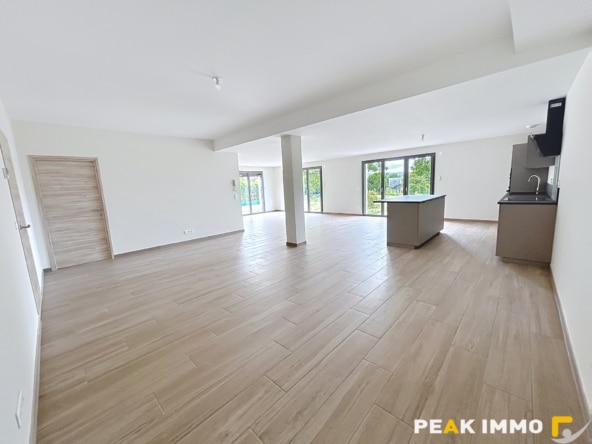 Appartement Fillinges 5 pièce(s) 156.15 m2