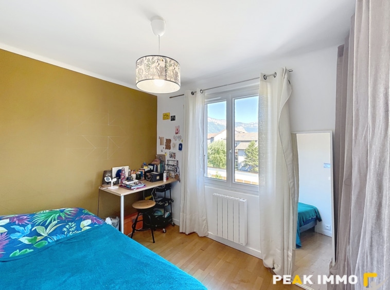 Appartement lumineux avec vue dégagée sur les montagnes, à