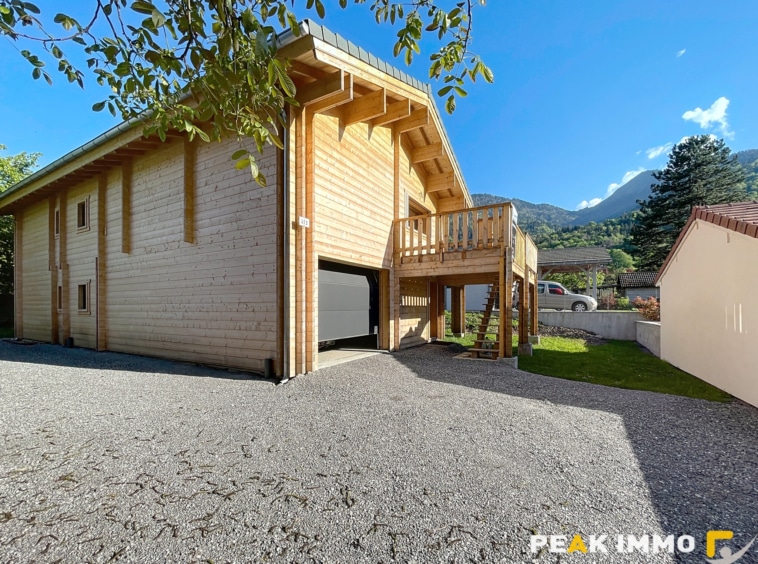 Chalet en Madrier à Giez 152 m2