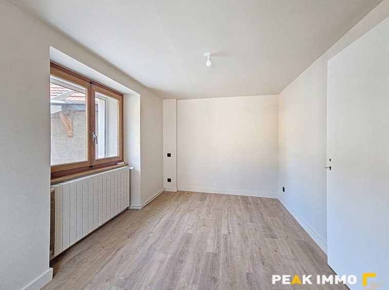 BONNE- Maison de Village entièrement rénovée