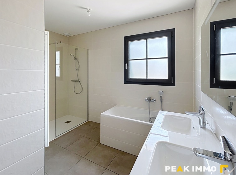 Appartement Fillinges 5 pièce(s) 156.12 m2