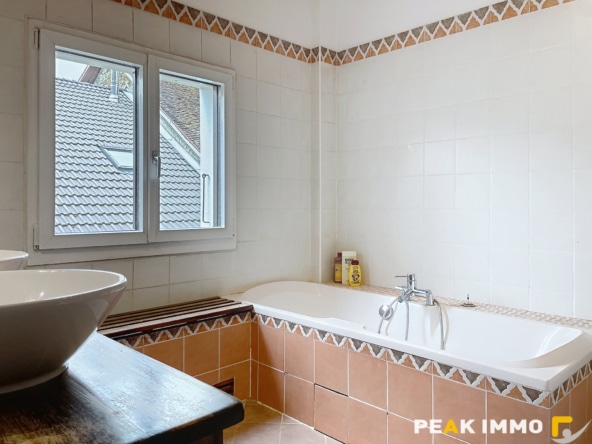 FILLINGES MAISON RENOVEE PROCHE ENTREE AUTOROUTE GENEVE ANNE