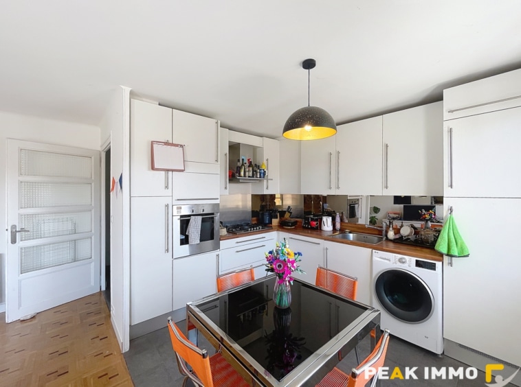 Appartement lumineux avec vue dégagée sur les montagnes, à