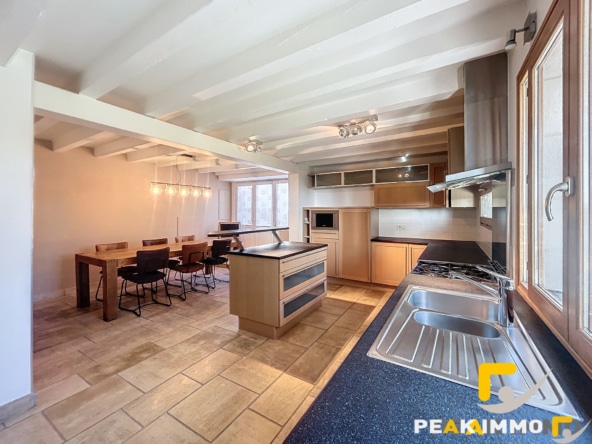 Maison Cranves Sales 203m2