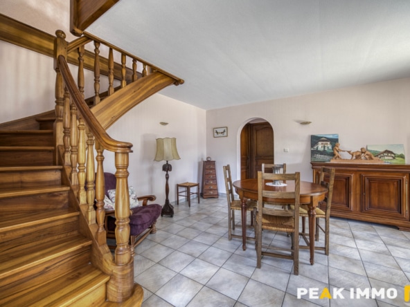 Maison et annexes - 7 pièces - 400 m2 - LATHUILE