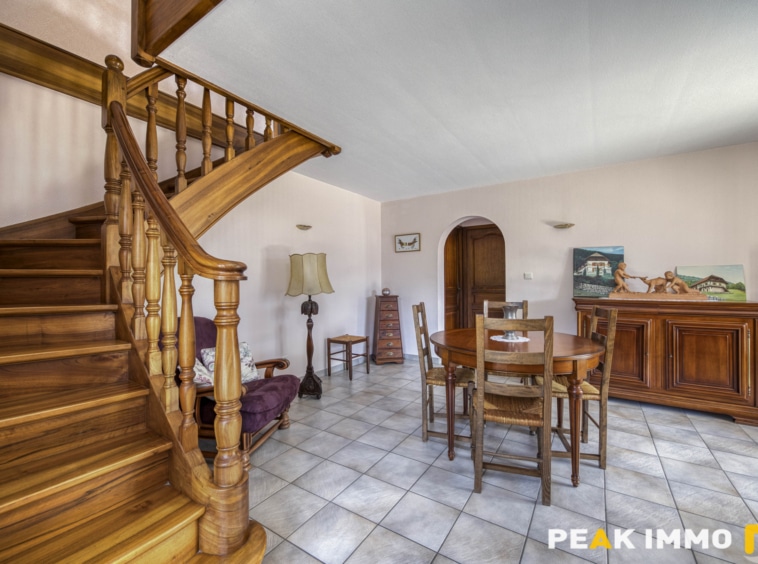 Maison et annexes - 7 pièces - 400 m2 - LATHUILE