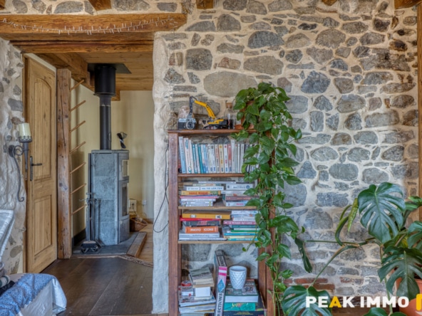 EXCLUSIVITE- CRANVES SALES Ferme d'exception de 1869 entière