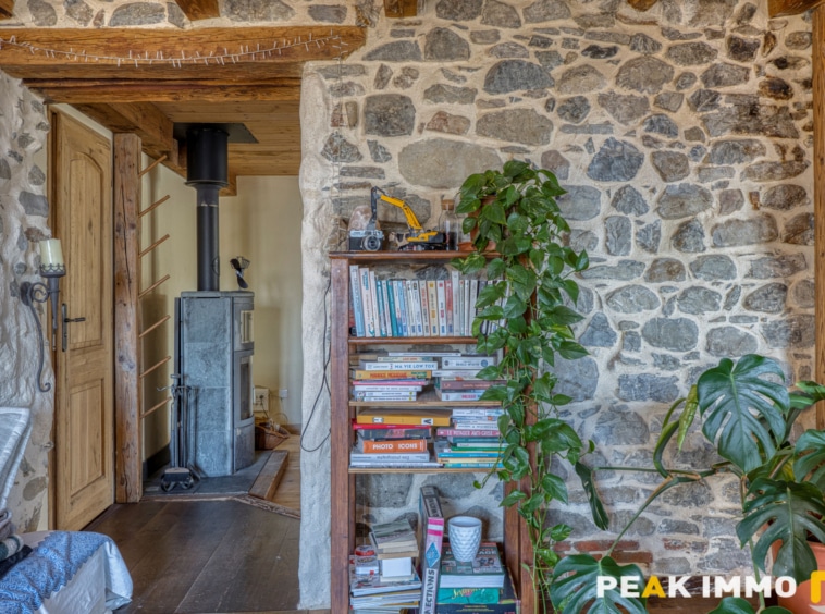 EXCLUSIVITE- CRANVES SALES Ferme d'exception de 1869 entière