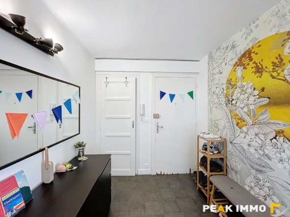 Appartement lumineux avec vue dégagée sur les montagnes, à