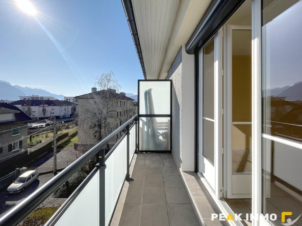 APPARTEMENT 3 PIECES 56m2 - SECTEUR ANNECY -BALCON - PLACE D