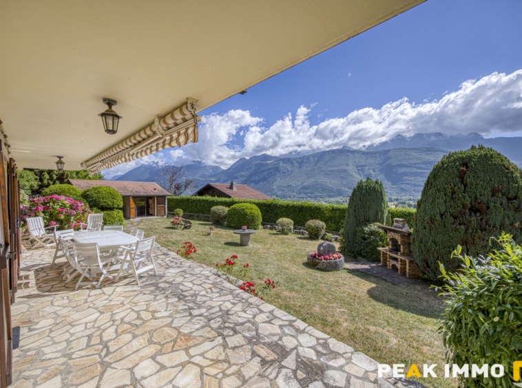 Maison et annexes - 7 pièces - 400 m2 - LATHUILE
