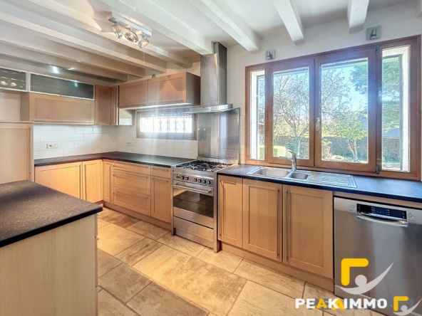 Maison Cranves Sales 203m2