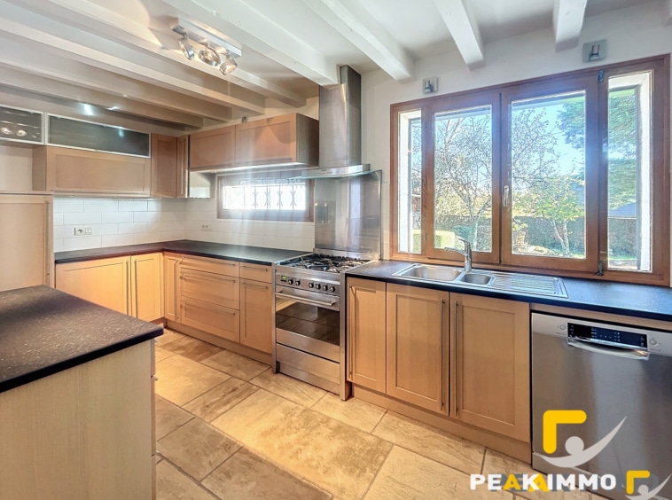 Maison Cranves Sales 203m2