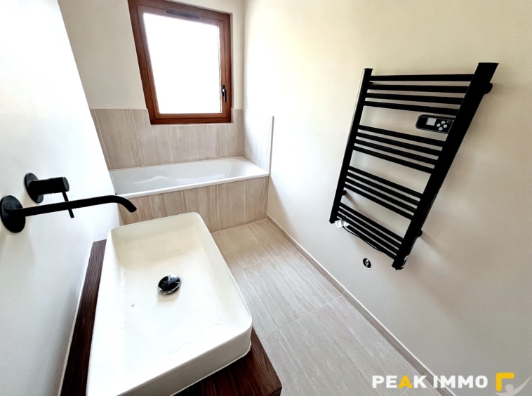 Appartement duplex - 3 pièces - 56.90 m2 Loi Carrez - 75.90