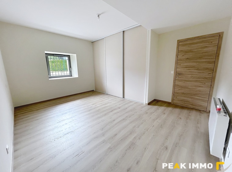 Appartement Fillinges 5 pièce(s) 156.15 m2