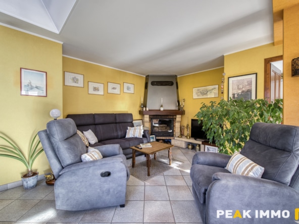 Maison divisée en 2 appartements- 250 m2 - DOUSSARD