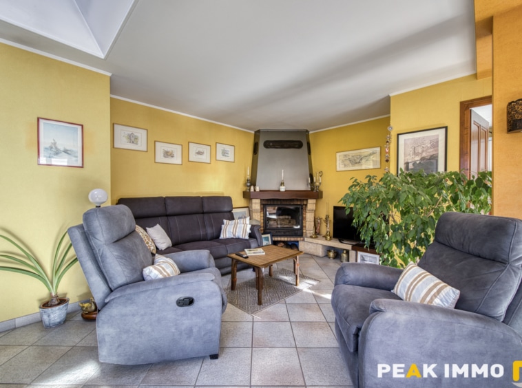 Maison divisée en 2 appartements- 250 m2 - DOUSSARD