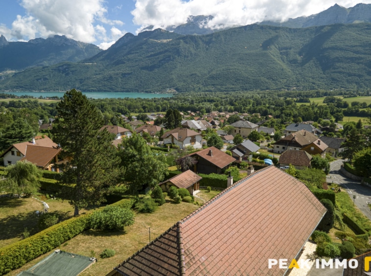 Maison et annexes - 7 pièces - 400 m2 - LATHUILE