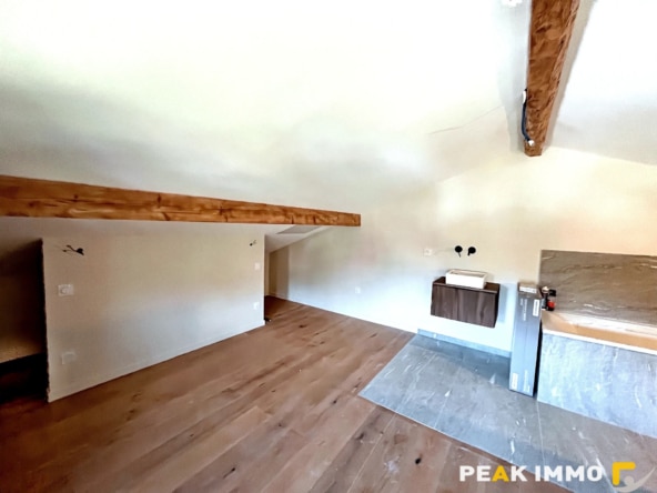Appartement duplex - 3 pièces - 56.90 m2 Loi Carrez - 75.90