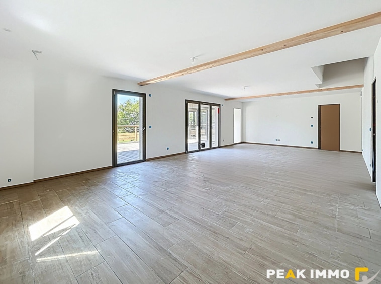 Appartement Fillinges 5 pièce(s) 156.15 m2