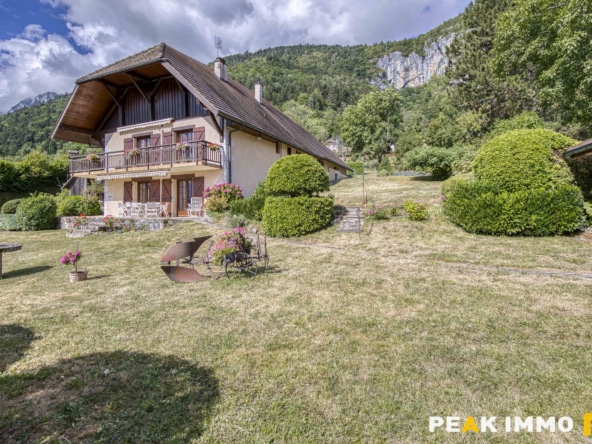 Maison et annexes - 7 pièces - 400 m2 - LATHUILE
