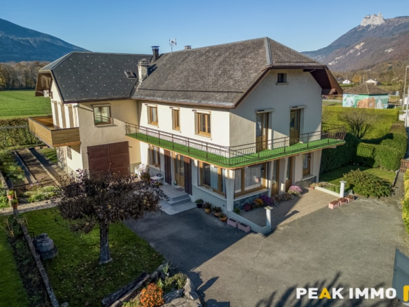 Maison divisée en 2 appartements- 250 m2 - DOUSSARD