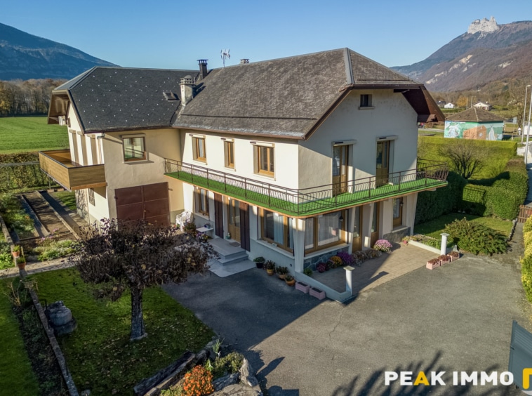 Maison divisée en 2 appartements- 250 m2 - DOUSSARD