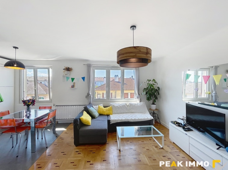 Appartement lumineux avec vue dégagée sur les montagnes, à