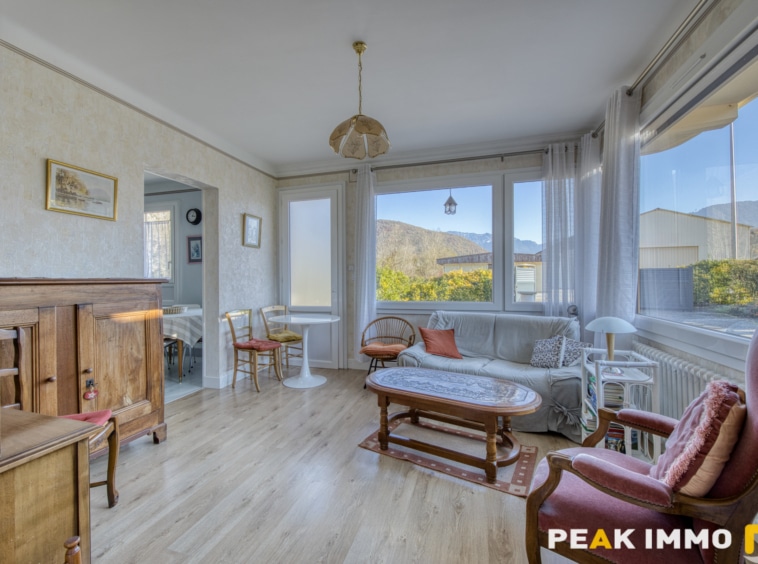 Maison divisée en 2 appartements- 250 m2 - DOUSSARD