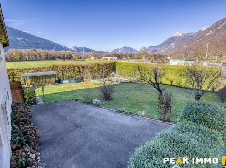 Maison divisée en 2 appartements- 250 m2 - DOUSSARD