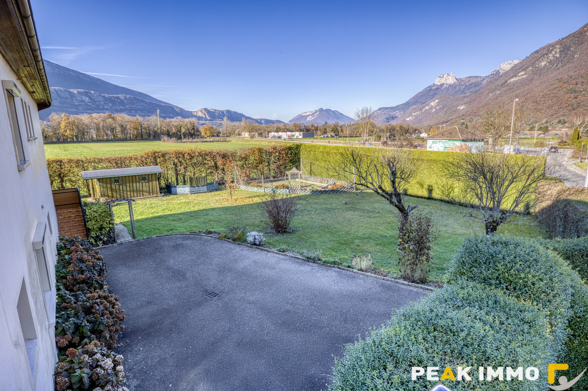 Maison divisée en 2 appartements- 250 m2 - DOUSSARD