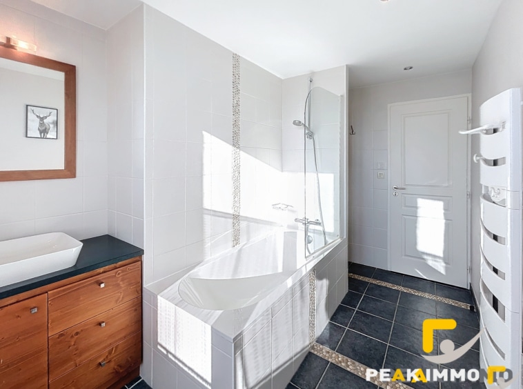 Maison Cranves Sales 203m2
