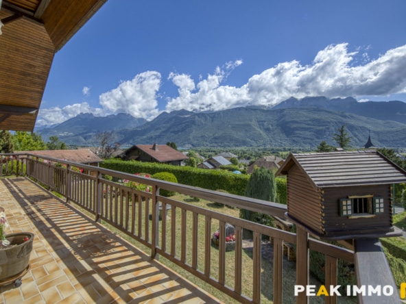 Maison et annexes - 7 pièces - 400 m2 - LATHUILE