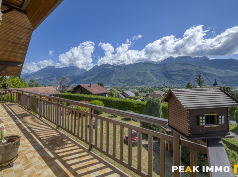 Maison et annexes - 7 pièces - 400 m2 - LATHUILE
