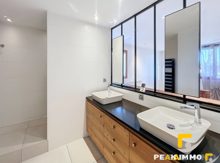 Maison Cranves Sales 203m2