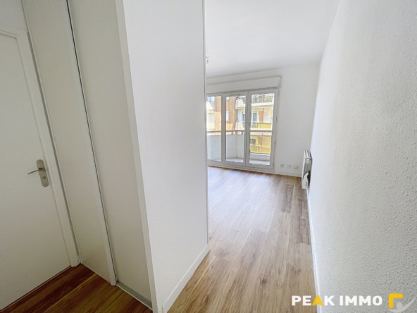 Appartement ETREMBIERES 1 pièce(s) 26.04m2