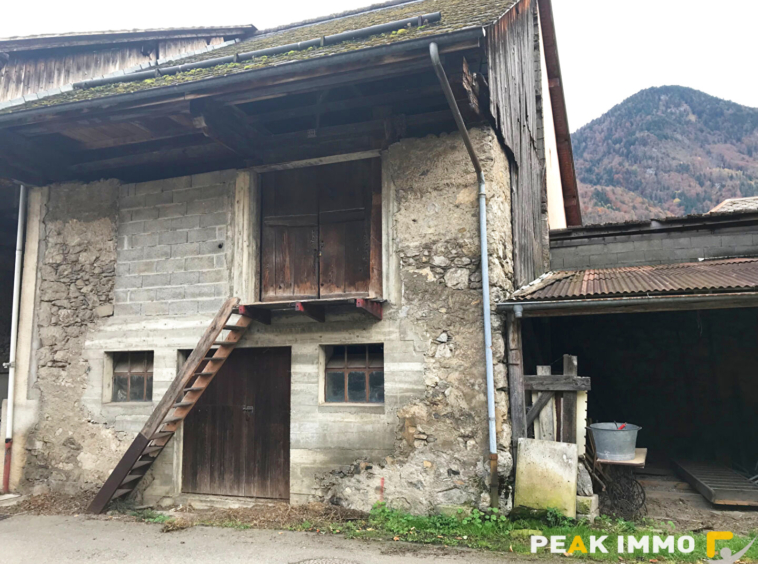 A vendre grange Val De Chaise ( Marlens)