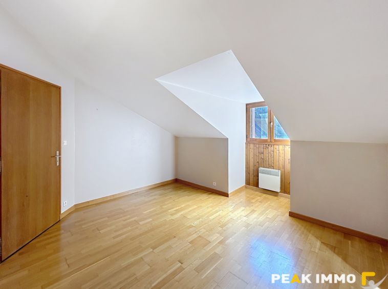 .PEILLONNEX   À louer : Appartement duplex T4 avec balcon et