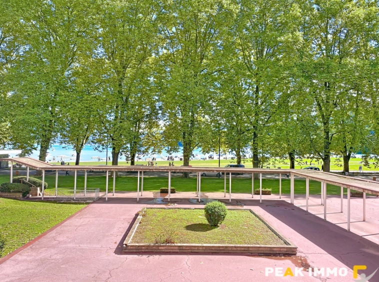 T2 SPACIEUX AVEC CAVE ET BALCON   AVENUE D'ALBIGNY