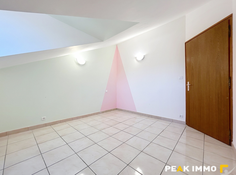 .PEILLONNEX   À louer : Appartement duplex T4 avec balcon et