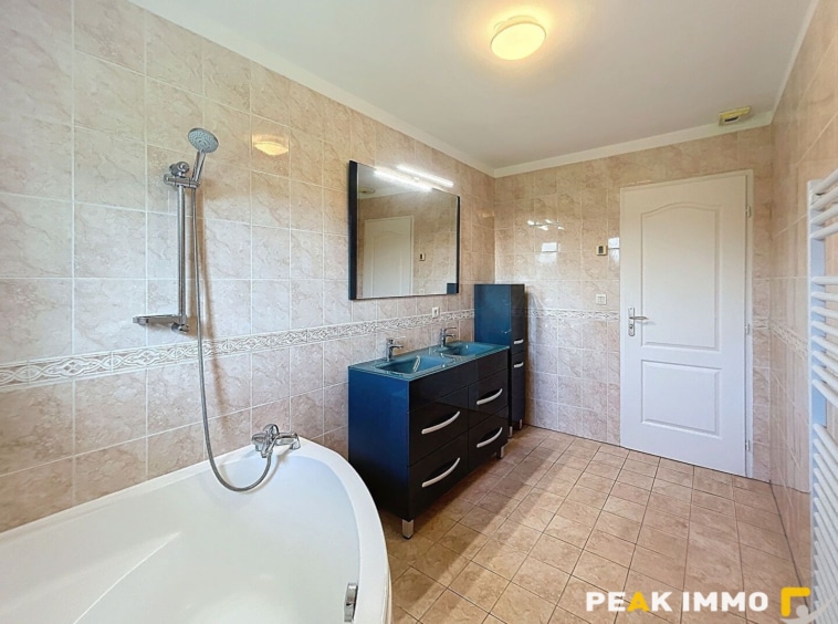 Maison Vougy 5 pièce(s) 113.57 m2