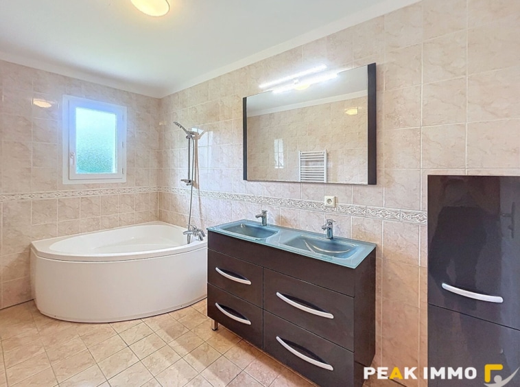 Maison Vougy 5 pièce(s) 113.57 m2