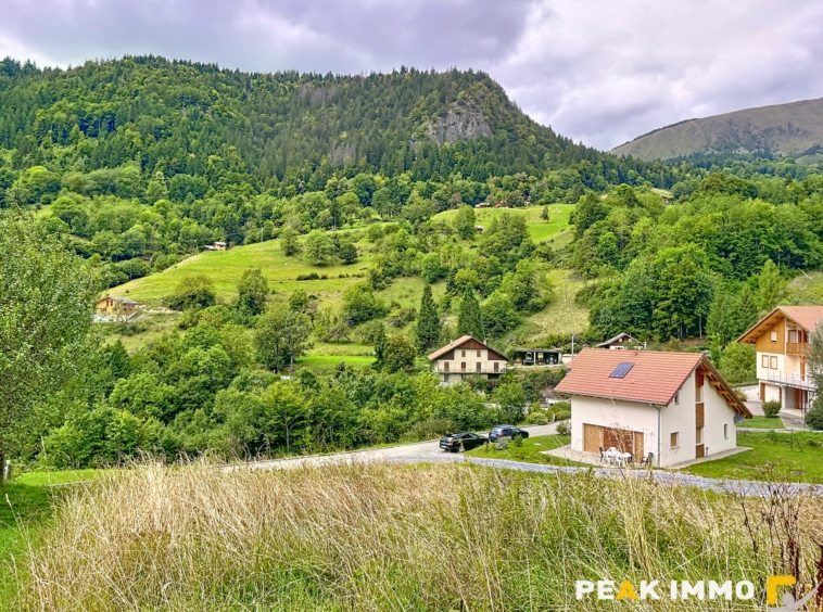 Terrain constructible 950 m2 - LE BOUCHET MONT CHARVIN