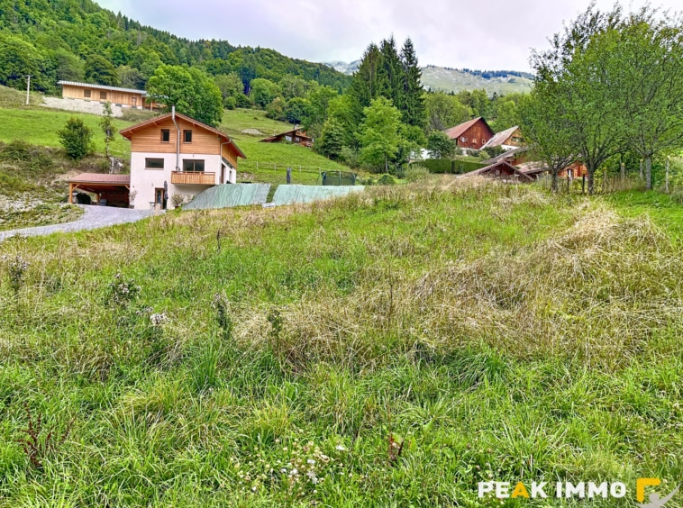 Terrain constructible 950 m2 - LE BOUCHET MONT CHARVIN
