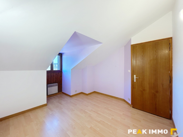 .PEILLONNEX   À louer : Appartement duplex T4 avec balcon et