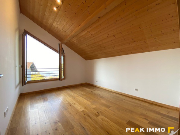 LUCINGES - MAISON MITOYENNE RECENTE PROCHE VILLAGE