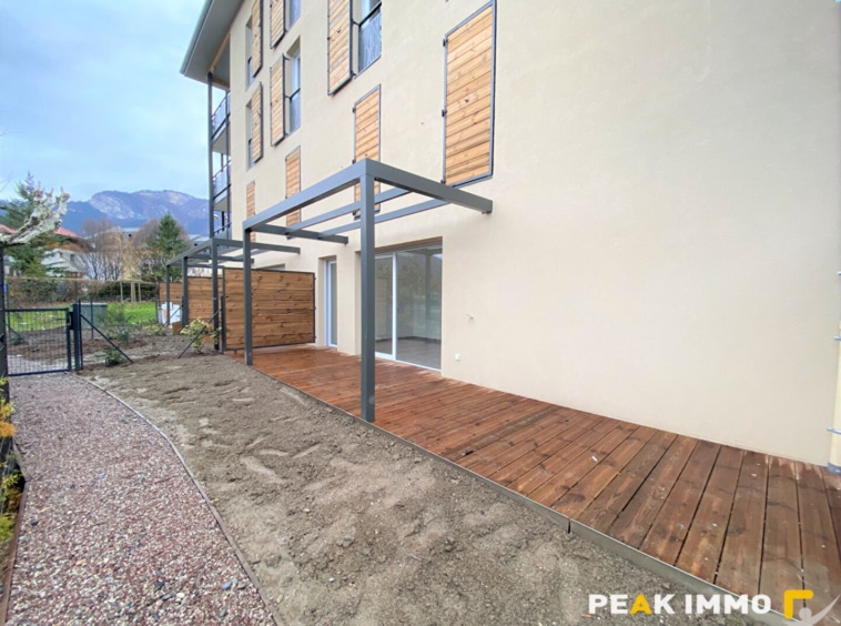 BONNEVILLE   Studio avec terrasse et jardin en rez-de-jardin