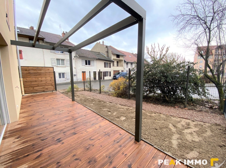 BONNEVILLE   Studio avec terrasse et jardin en rez-de-jardin