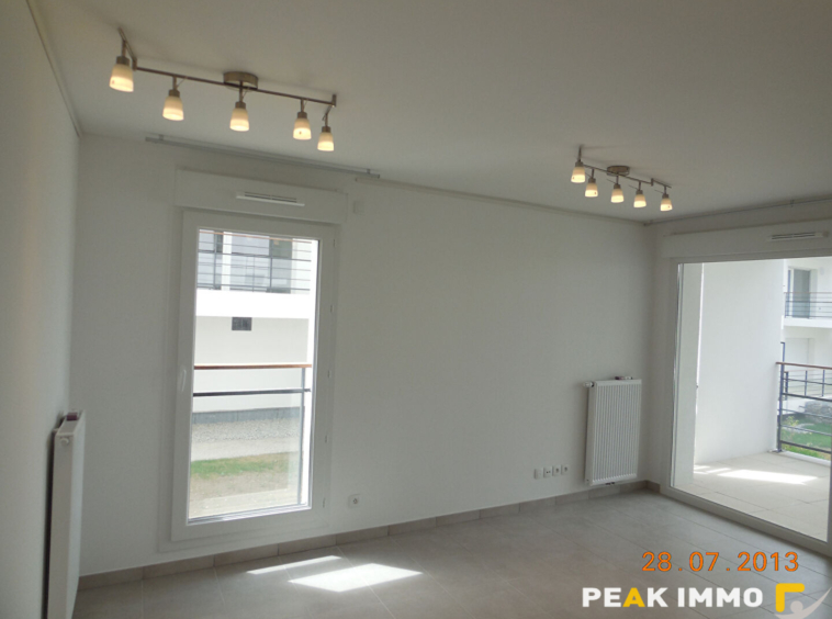 SAINT-JULIEN-EN-GENEVOIS   T3 récent avec balcon, garage et